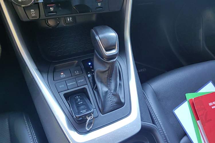 Used Toyota Wildlander 2022 Dual-Engine 2.5L E-CVT Two-Wheel Drive Prestige Edition Gear Lever