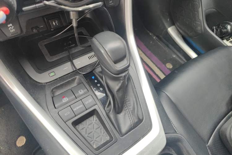 Used Toyota Wildlander 2022 2.0L CVT Two-Wheel Drive Leading Edition Gear Lever