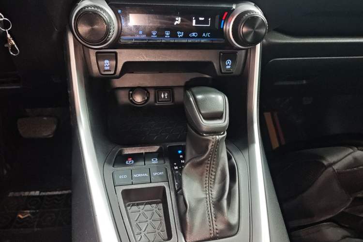 Used Toyota Wildlander 2022 2.0L CVT Two-Wheel Drive Leading Edition Gear Lever