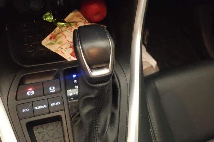 Used Toyota Wildlander 2022 2.0L CVT Two-Wheel Drive Luxury PLUS Edition Gear Lever
