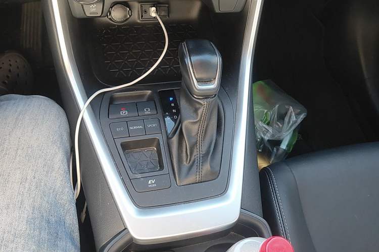 Used Toyota Wildlander 2022 Dual-Engine 2.5L E-CVT Two-Wheel Drive Luxury PLUS Edition Gear Lever