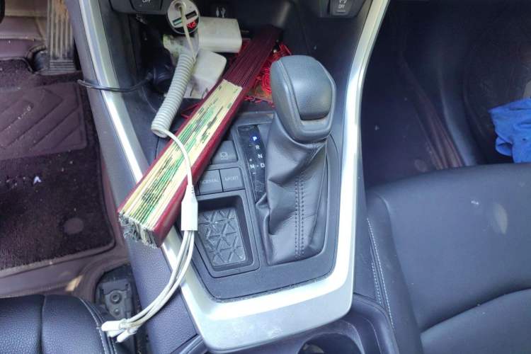 Used Toyota Wildlander 2022 2.0L CVT Two-Wheel Drive Leading Edition Gear Lever