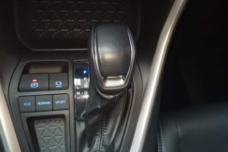 Used Toyota Wildlander 2022 2.0L CVT Two-Wheel Drive Luxury PLUS Edition Gear Lever