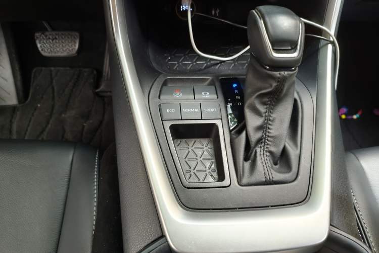 Used Toyota Wildlander 2022 2.0L CVT Two-Wheel Drive Luxury PLUS Edition Gear Lever