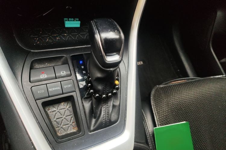 Used Toyota Wildlander 2022 2.0L CVT Two-Wheel Drive Luxury Edition Gear Lever