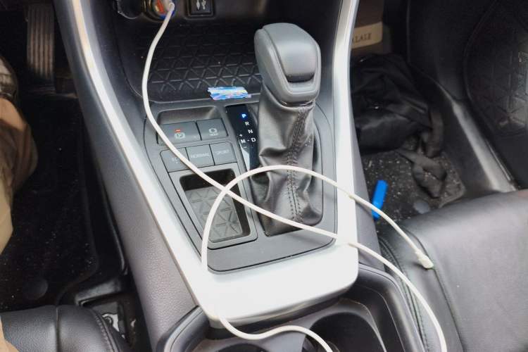 Used Toyota Wildlander 2022 Updated Version 2.0L CVT Two-Wheel Drive Leading Edition Gear Lever