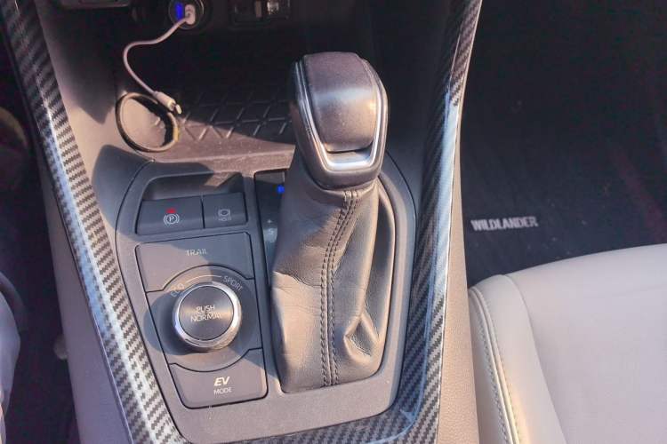 Used Toyota Wildlander 2022 Dual-Engine 2.5L E-CVT Four-Wheel Drive Luxury Edition Gear Lever