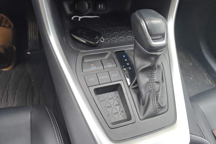 Used Toyota Wildlander 2022 2.0L CVT Two-Wheel Drive Luxury Edition Gear Lever