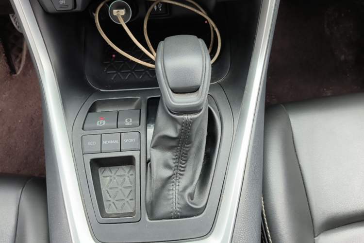 Used Toyota Wildlander 2022 2.0L CVT Two-Wheel Drive Leading Edition Gear Lever