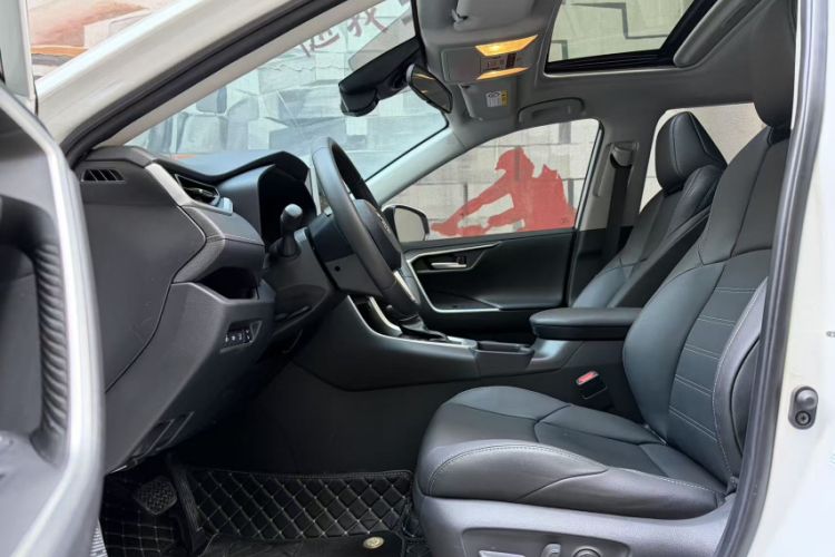 Used Toyota Wildlander 2022 2.0L CVT 4x4 Luxury PLUS Edition Interior 1