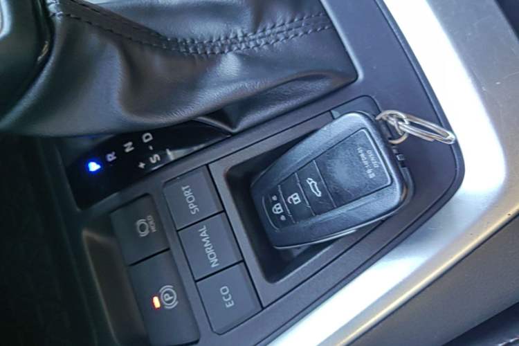 Used Toyota Wildlander 2022 Dual-Engine 2.5L E-CVT Two-Wheel Drive Prestige Edition Interior 1