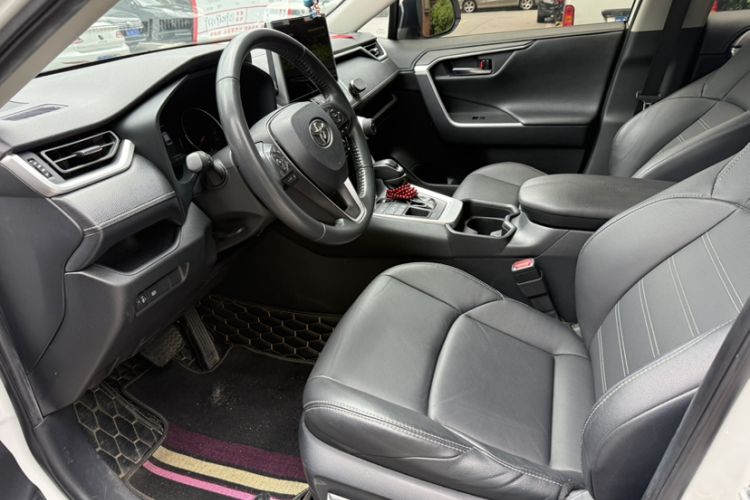 Used Toyota Wildlander 2022 2.0L CVT Four-Wheel Drive Luxury Edition Interior 2