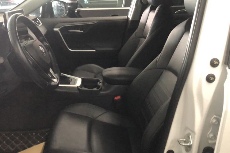 Used Toyota Wildlander 2022 2.0L CVT Two-Wheel Drive Luxury PLUS Edition Interior 2