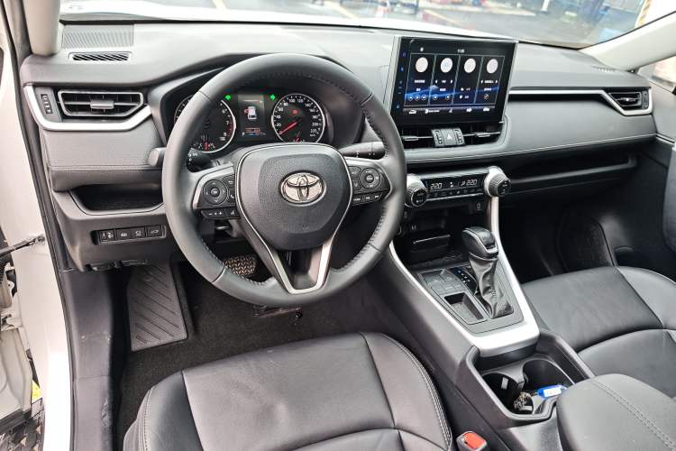 Used Toyota Wildlander 2022 2.0L CVT Two-Wheel Drive Luxury PLUS Edition Interior 2