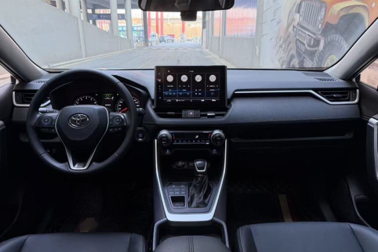 Used Toyota Wildlander 2022 2.0L CVT 4x4 Luxury PLUS Edition Interior 2