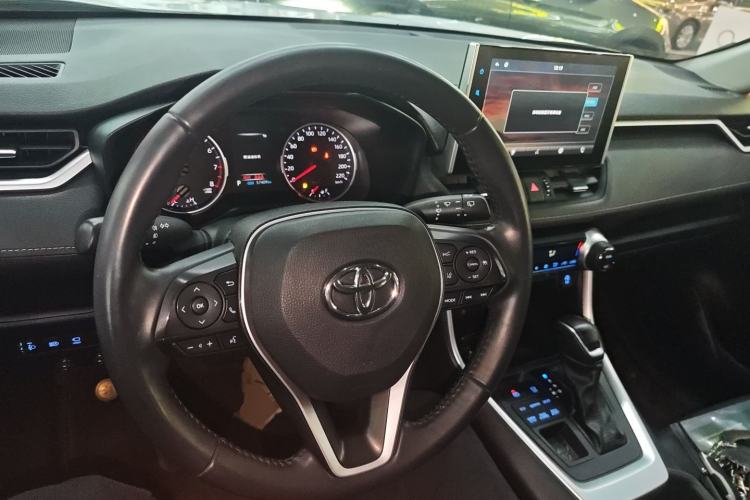 Used Toyota Wildlander 2022 2.0L CVT 4x4 Luxury PLUS Edition Interior 2