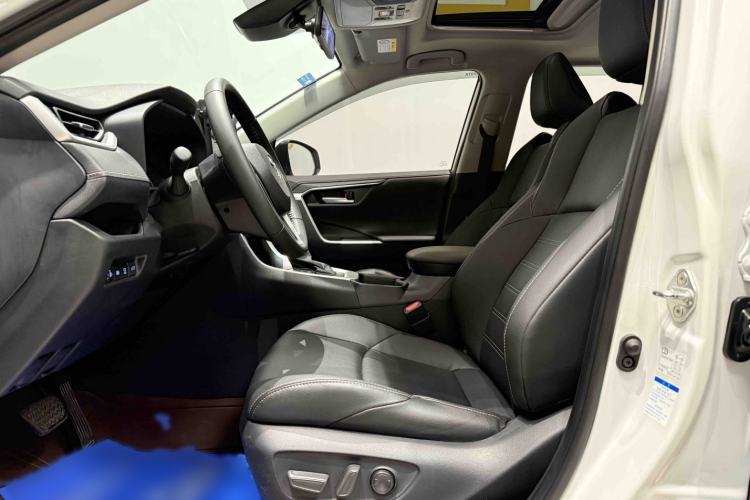 Used Toyota Wildlander 2022 2.0L CVT 4x4 Luxury PLUS Edition Interior 2