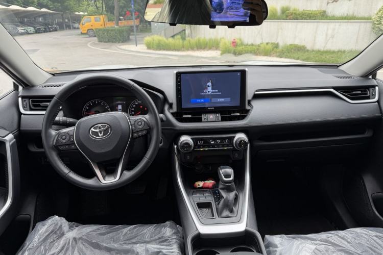 Used Toyota Wildlander 2022 2.0L CVT Two-Wheel Drive Luxury Edition Interior 2