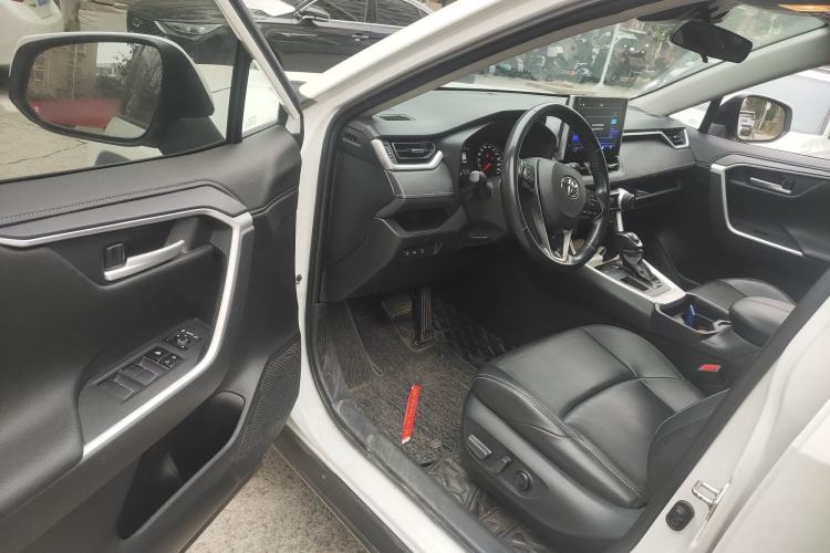 Used Toyota Wildlander 2022 2.0L CVT Two-Wheel Drive Luxury PLUS Edition Interior 2