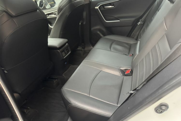 Used Toyota Wildlander 2022 2.0L CVT 4x4 Luxury PLUS Edition Interior 2