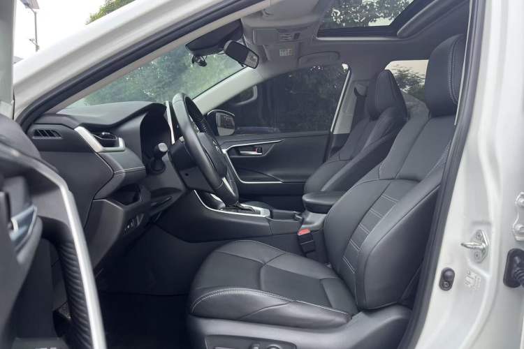 Used Toyota Wildlander 2022 2.0L CVT Two-Wheel Drive Luxury PLUS Edition Interior 2