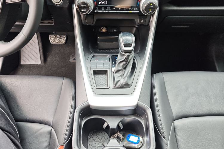 Used Toyota Wildlander 2022 2.0L CVT Two-Wheel Drive Luxury PLUS Edition Interior 3