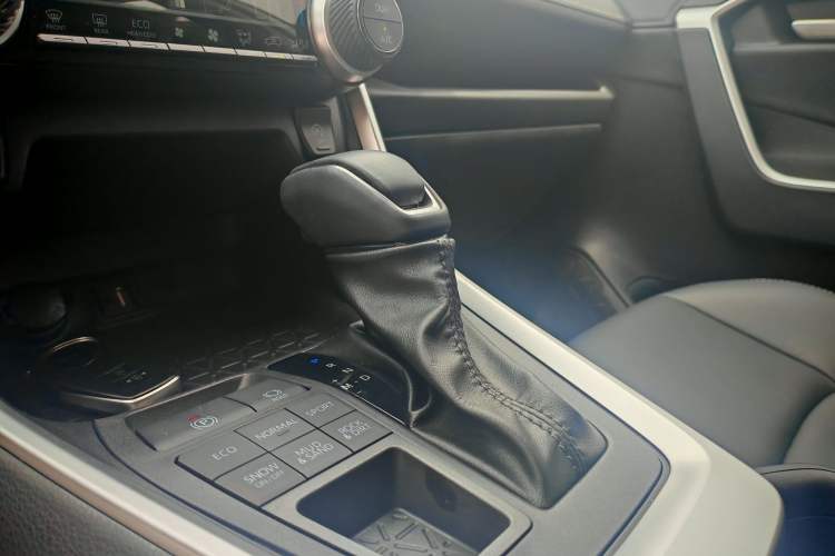 Used Toyota Wildlander 2022 2.0L CVT 4x4 Luxury PLUS Edition Interior 3