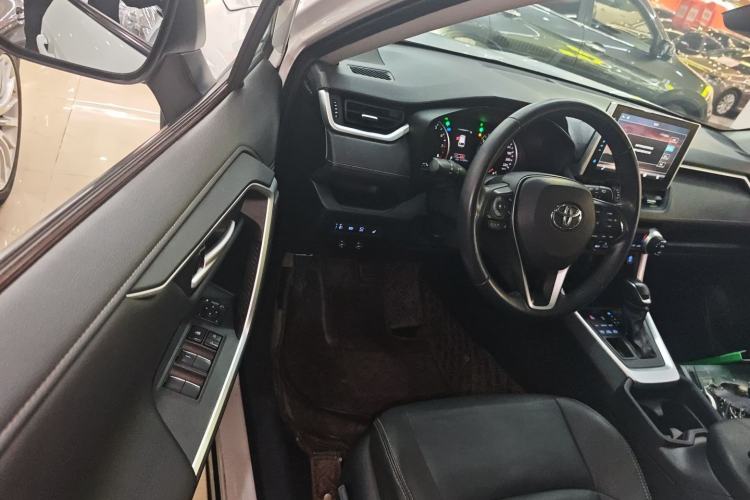 Used Toyota Wildlander 2022 2.0L CVT 4x4 Luxury PLUS Edition Interior 3