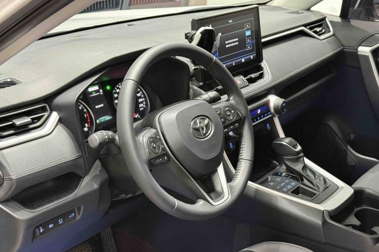 Used Toyota Wildlander 2022 2.0L CVT 4x4 Luxury PLUS Edition Interior 3