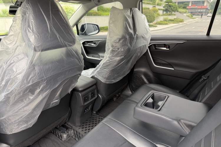 Used Toyota Wildlander 2022 2.0L CVT Two-Wheel Drive Luxury Edition Interior 3