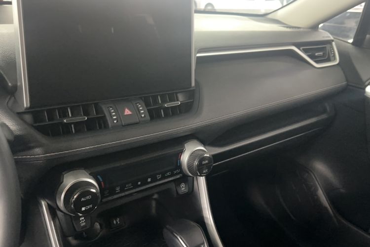Used Toyota Wildlander 2022 2.0L CVT Two-Wheel Drive Luxury Edition Interior 3