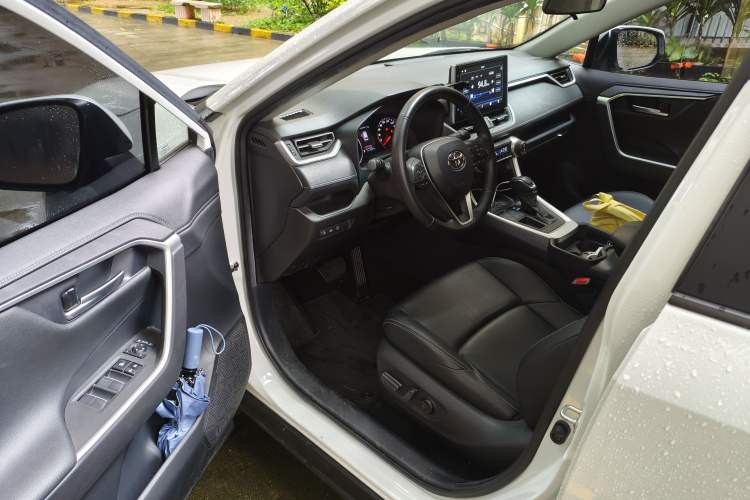 Used Toyota Wildlander 2022 2.0L CVT Two-Wheel Drive Luxury PLUS Edition Interior 3
