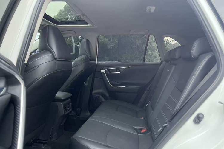 Used Toyota Wildlander 2022 2.0L CVT Two-Wheel Drive Luxury PLUS Edition Interior 3