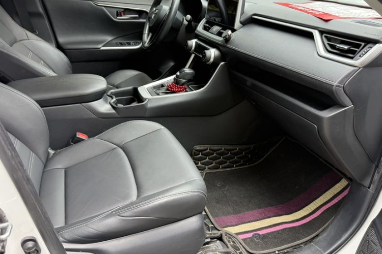 Used Toyota Wildlander 2022 2.0L CVT Four-Wheel Drive Luxury Edition Interior 4