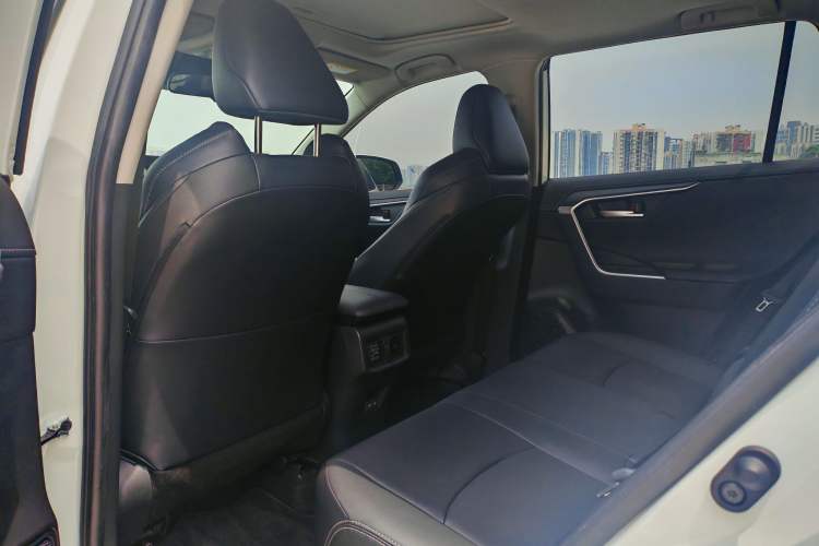 Used Toyota Wildlander 2022 2.0L CVT 4x4 Luxury PLUS Edition Interior 4