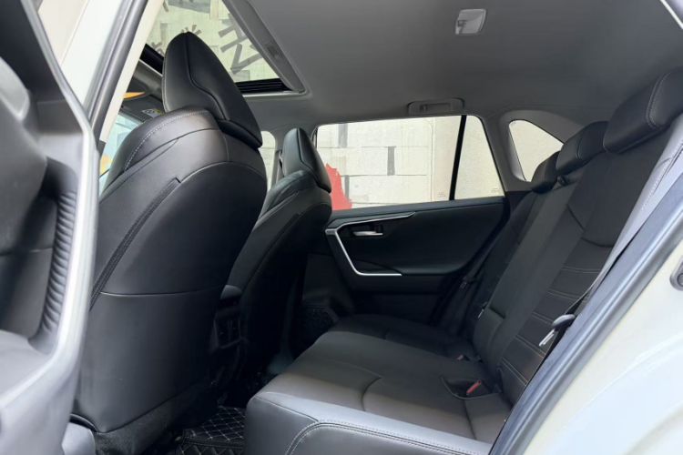 Used Toyota Wildlander 2022 2.0L CVT 4x4 Luxury PLUS Edition Interior 4