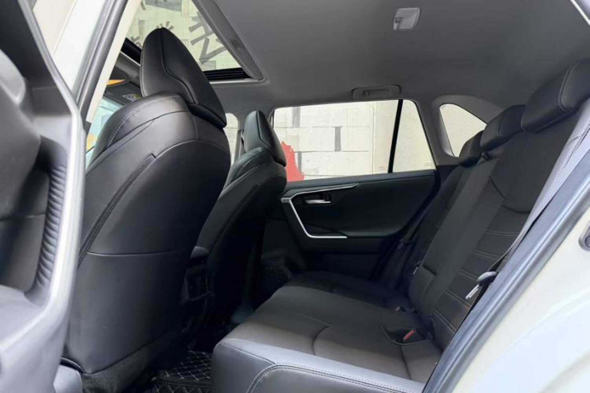 Used Toyota Wildlander 2022 2.0L CVT 4x4 Luxury PLUS Edition Interior 4