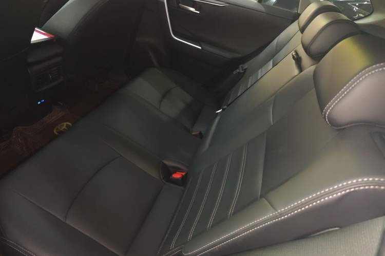 Used Toyota Wildlander 2022 2.0L CVT 4x4 Luxury PLUS Edition Interior 4