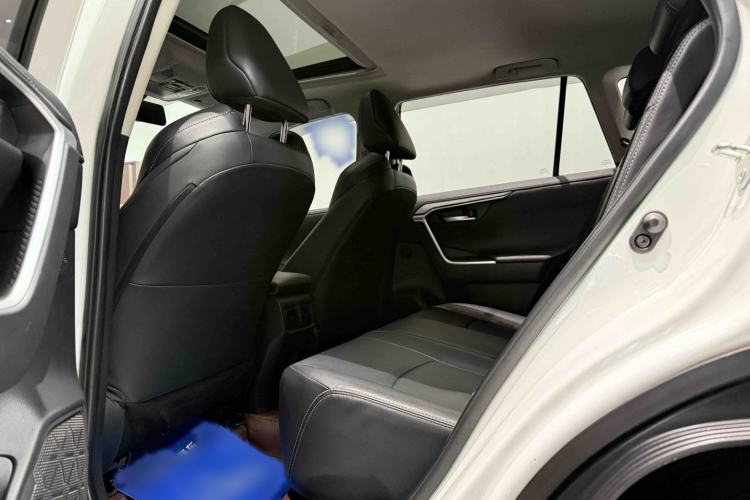 Used Toyota Wildlander 2022 2.0L CVT 4x4 Luxury PLUS Edition Interior 4