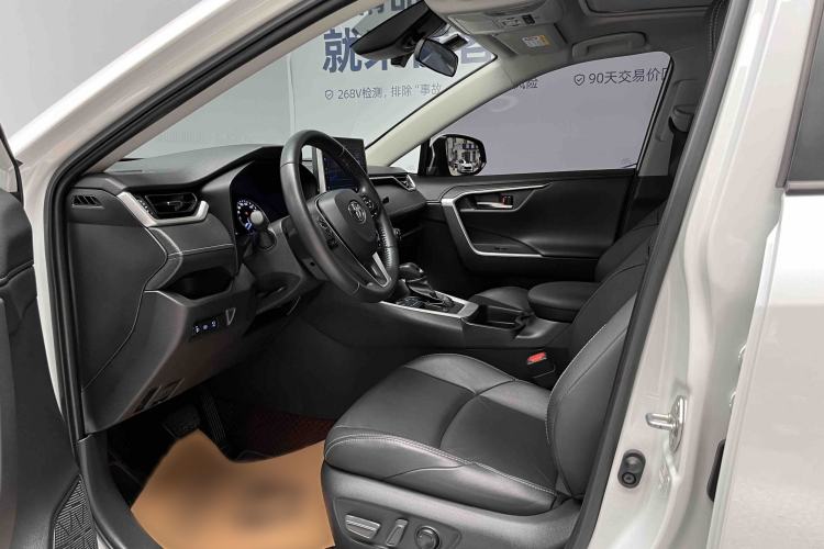 Used Toyota Wildlander 2022 Dual-Engine 2.5L E-CVT Two-Wheel Drive Luxury PLUS Edition Interior 4