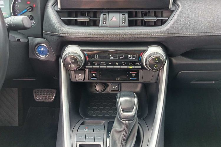 Used Toyota Wildlander 2022 Dual-Engine 2.5L E-CVT Two-Wheel Drive Prestige Edition Interior 4