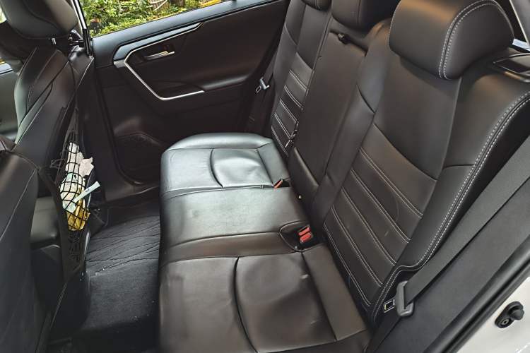 Used Toyota Wildlander 2022 2.0L CVT Two-Wheel Drive Luxury PLUS Edition Interior 4