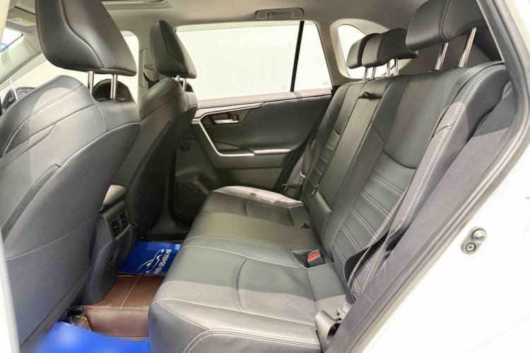 Used Toyota Wildlander 2022 2.0L CVT 4x4 Luxury PLUS Edition Interior 5