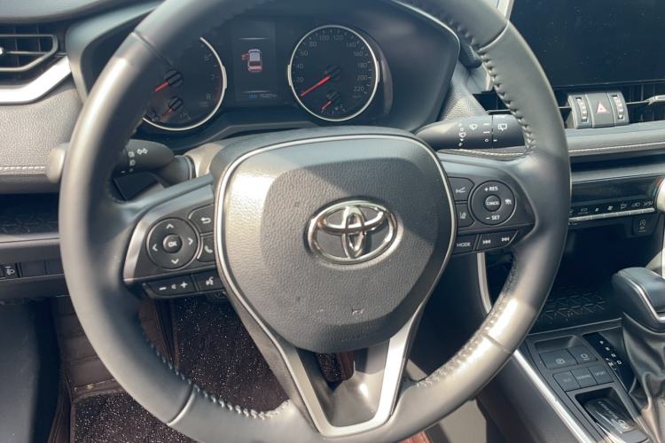 Used Toyota Wildlander 2022 2.0L CVT Two-Wheel Drive Luxury Edition Interior 5