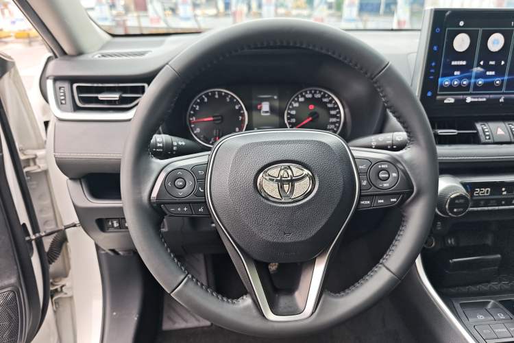 Used Toyota Wildlander 2022 2.0L CVT Two-Wheel Drive Luxury PLUS Edition Interior 6