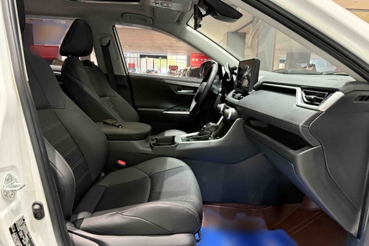 Used Toyota Wildlander 2022 2.0L CVT 4x4 Luxury PLUS Edition Interior 6