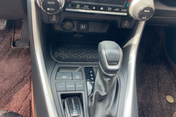 Used Toyota Wildlander 2022 2.0L CVT Two-Wheel Drive Luxury Edition Interior 6