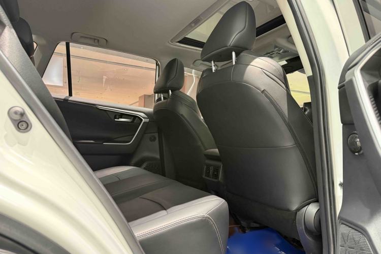 Used Toyota Wildlander 2022 2.0L CVT 4x4 Luxury PLUS Edition Interior 7
