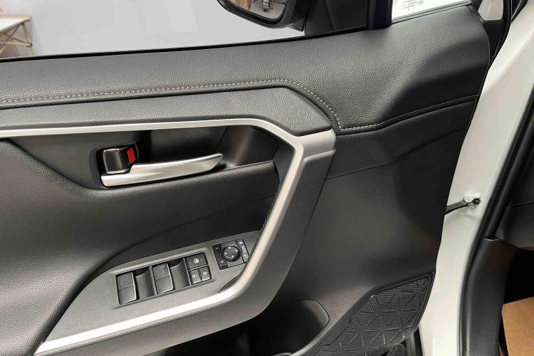 Used Toyota Wildlander 2022 Dual-Engine 2.5L E-CVT Two-Wheel Drive Luxury PLUS Edition Interior 7