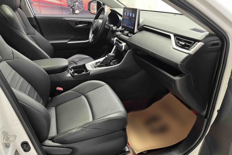 Used Toyota Wildlander 2022 Dual-Engine 2.5L E-CVT Two-Wheel Drive Luxury PLUS Edition Interior 8